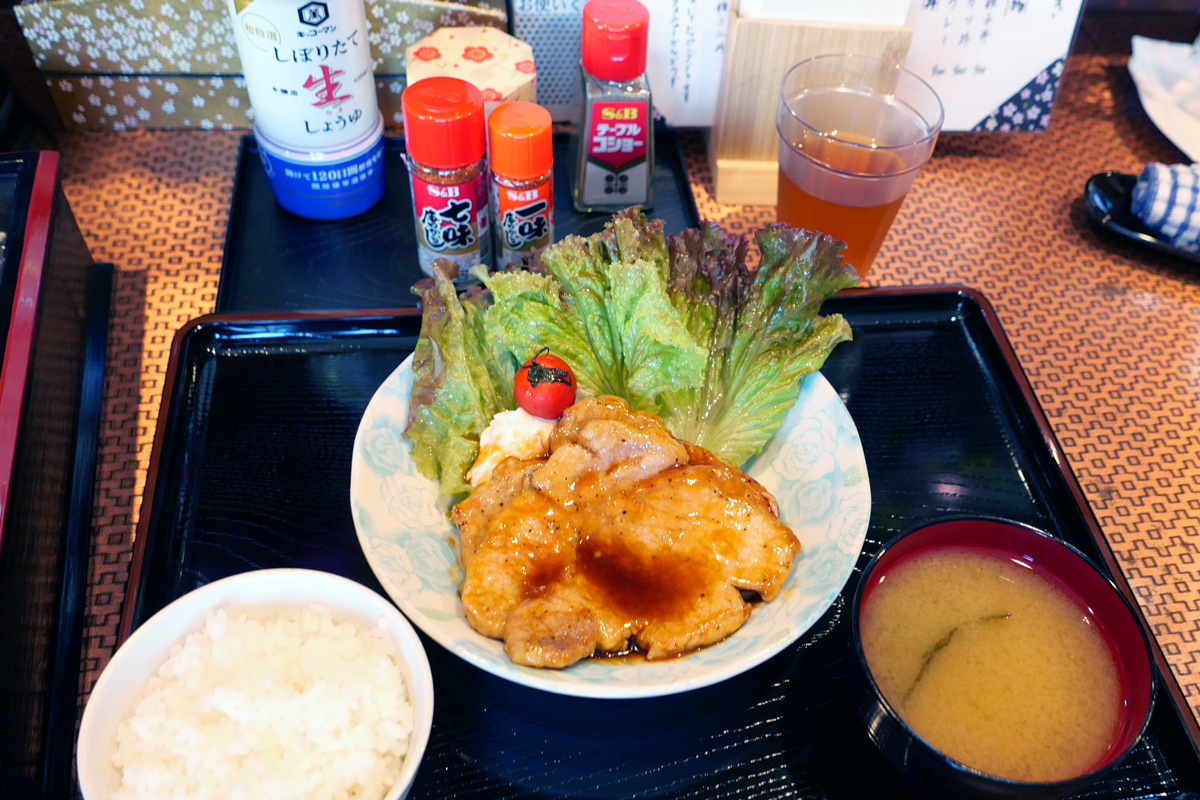 まほろば食堂のしょうが焼き定食